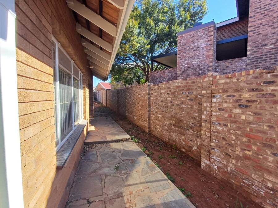 1 Bedroom Property for Sale in Flamwood North West